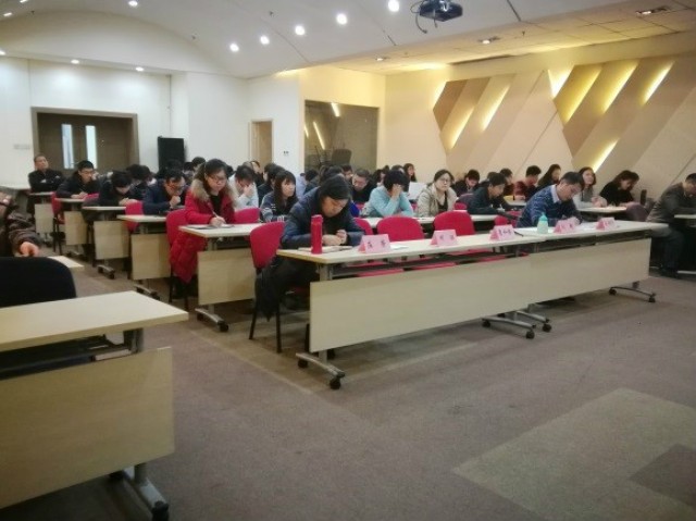 提倡企業(yè)文化，加強(qiáng)企業(yè)管理